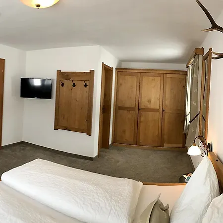 Konukevi Gaestehaus Pointner 3*